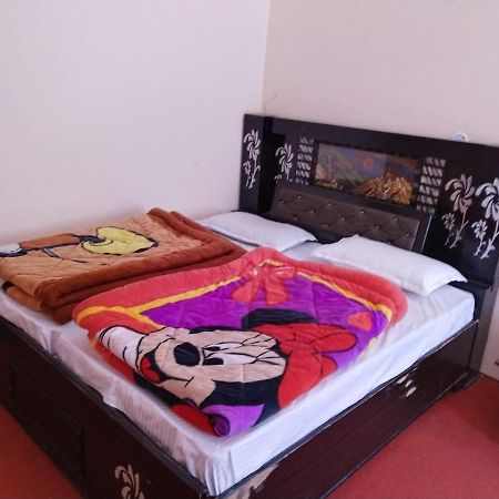 Hotel Charanpaduka Badrinath Esterno foto