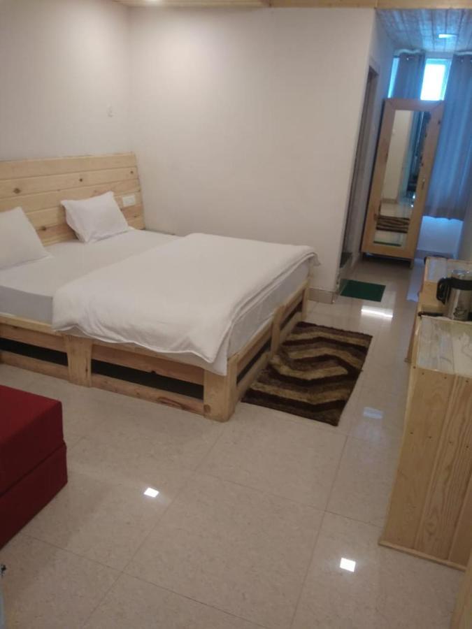 Hotel Charanpaduka Badrinath Esterno foto