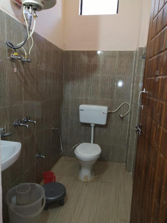 Hotel Charanpaduka Badrinath Esterno foto