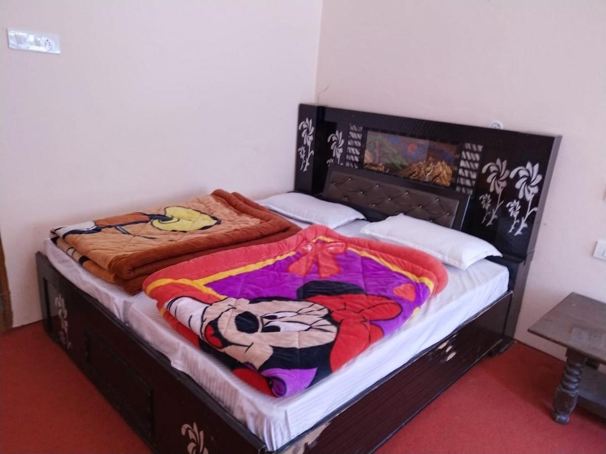 Hotel Charanpaduka Badrinath Esterno foto