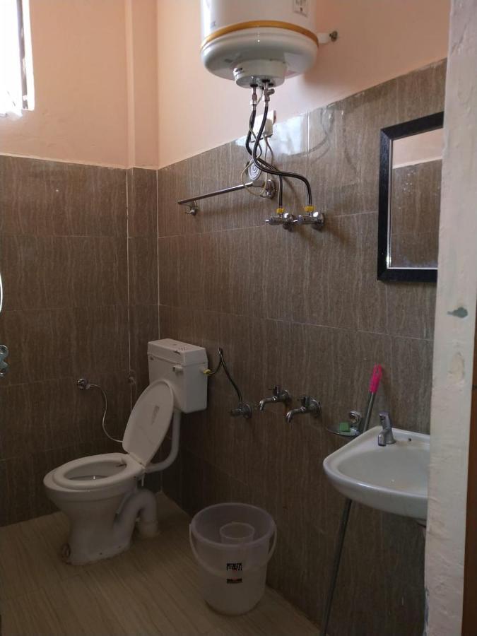 Hotel Charanpaduka Badrinath Esterno foto
